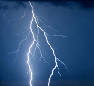 lightning-iv_2345028