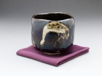 black_raku_teabowl_shorei_aged_pine_with_crane_design_lacma_m-2007-7-2_5_of_5