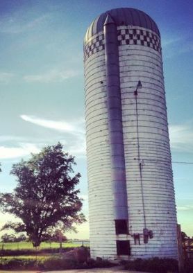 387c9dbf80be73bcdd092fac452c4dfc--old-farm-silos